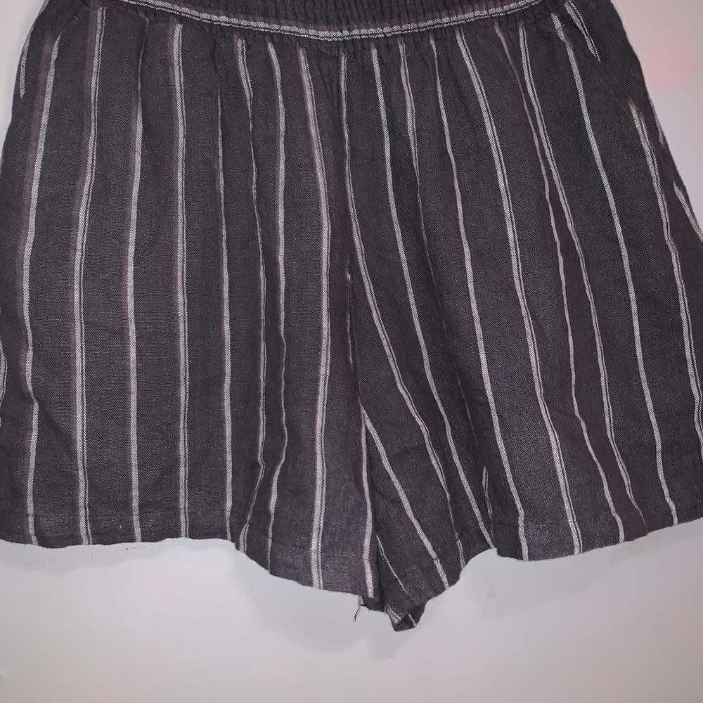 Shorts - Picture 3 of 4